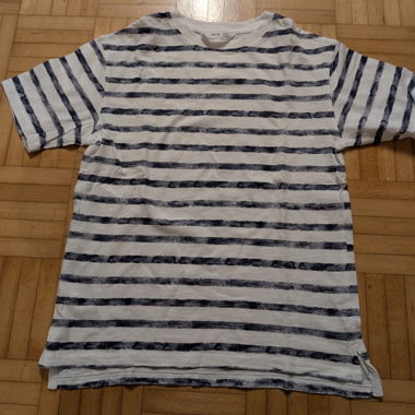 4 T-Shirts 
