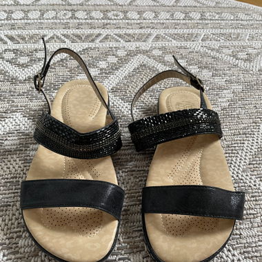 Schwarze Sandalen