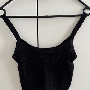 Schwarzes Strick-Crop-Top