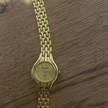 Gold quartz wristwatch