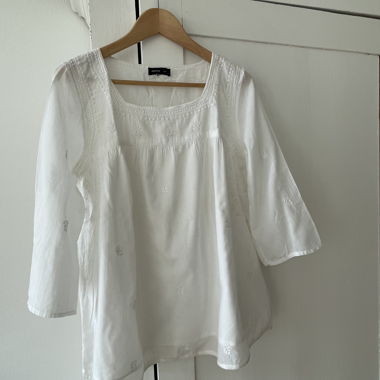 Weisse bestickte Bluse