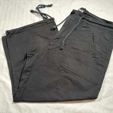 Schwarze 3/4-Hose Yendi mit Kordel