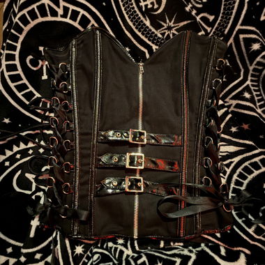 Top corsetto nero con lacci