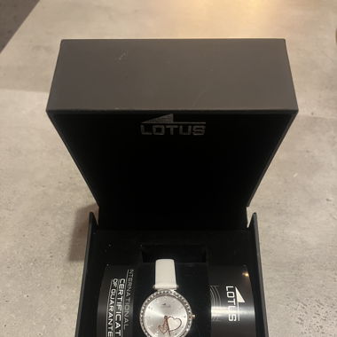 Montre Lotus femme neuve 