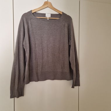 Maglione di maglia grigio
