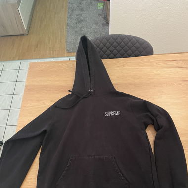 Pull à capuche Suprême 