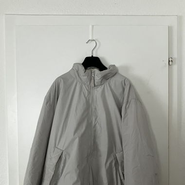 Weisse Jacke