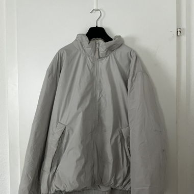 Weisse Jacke