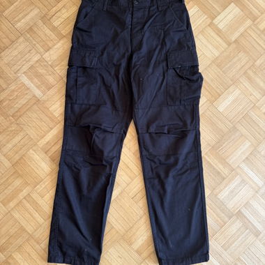 Schwarze Cargo-Hose