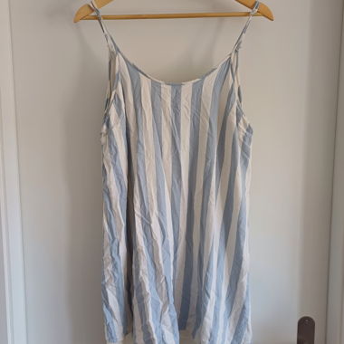 American Eagle gestreiftes Kleid