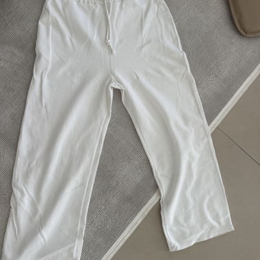 Weisse Jogginghose