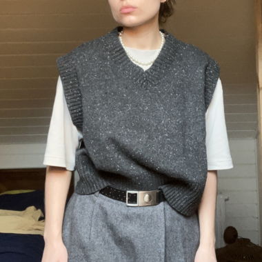 Sleeveless knit vest in anthracite grey