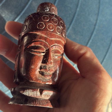 Buddha-Figur aus Holz