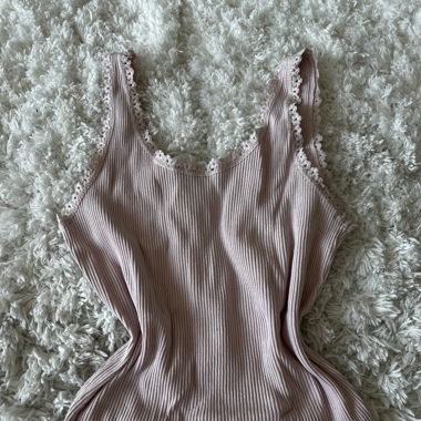 Pretty pink tank top with lace details