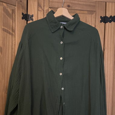 Blouse en mousseline vert foncé