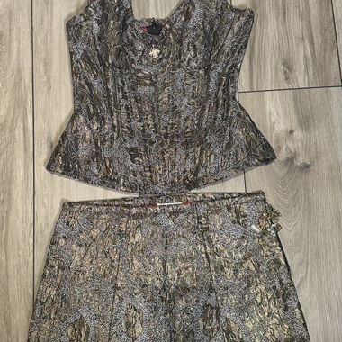 Ensemble top corset et jupe dorés Dial Ko Studio
