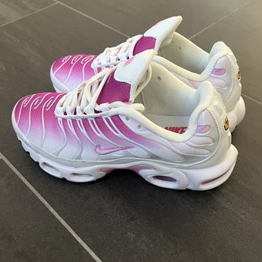 Baskets Nike roses et blanches