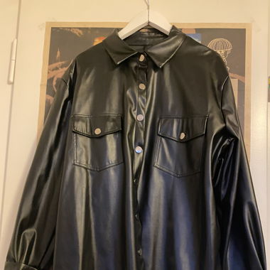 Lederjacke mit Druckknopf 