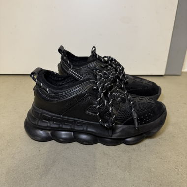 Schwarze Sneakers