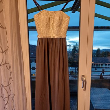 Bodenlanges Abendkleid, trägerlos
