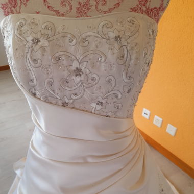 Robe de mariée toute neuve dans !