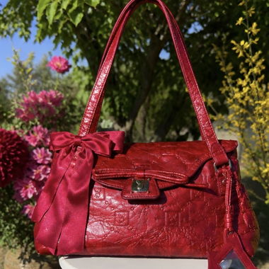 Borsa Vintage Rossa Playboy dallo Stile Y2K