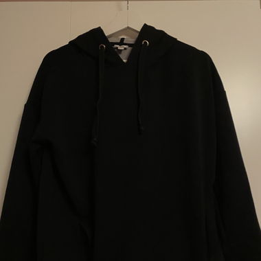 Schwarzer Hoodie