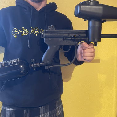 Pistolet de paintball avec tous  