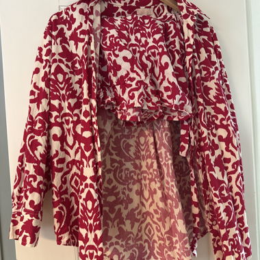 Set con camicetta e pantaloncini a fantasia