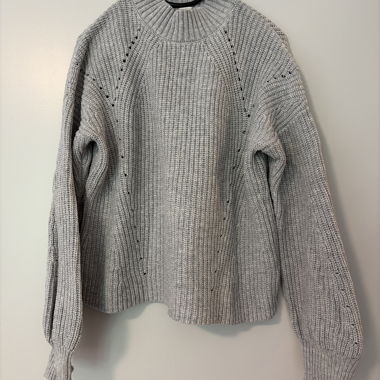 Grau melierter Strickpullover
