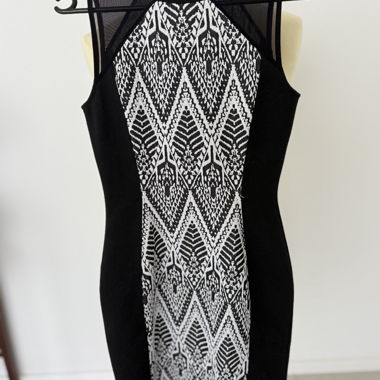 Kleid figurbetont H&M M schwarz/weiss 
