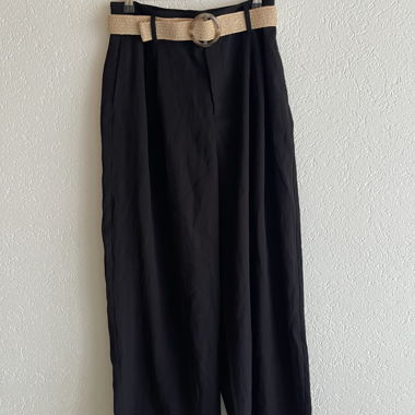 Pantaloni neri a gamba larga con cintura
