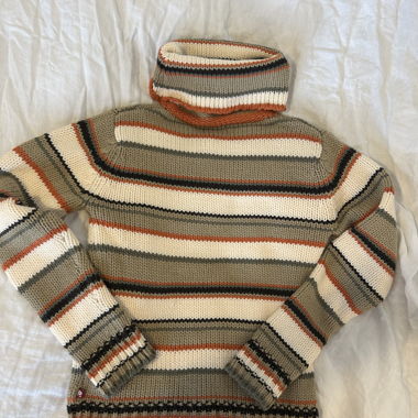 Gestreifter Strickpullover