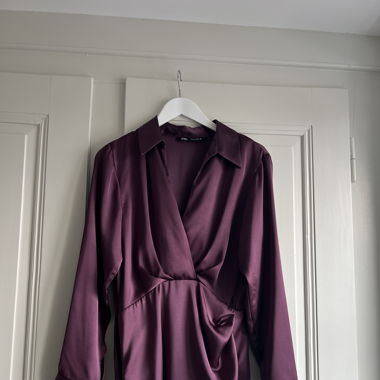 Satin Kleid