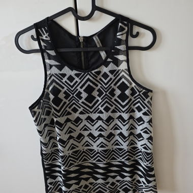 Top smanicato nero e bianco