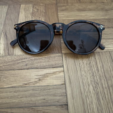 Lunettes de soleil à motif écaille
