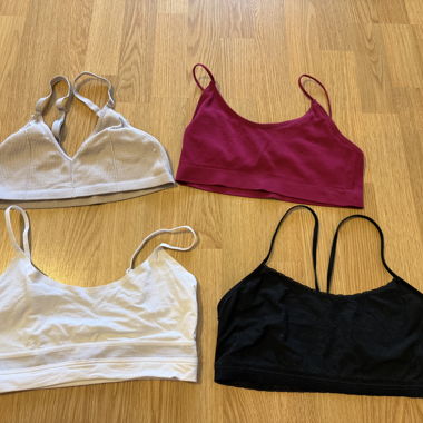 Set bralette da 4: Rosa, Bordeaux, Bianco, Nero