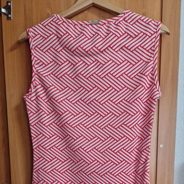 Rot weisses Kleid
