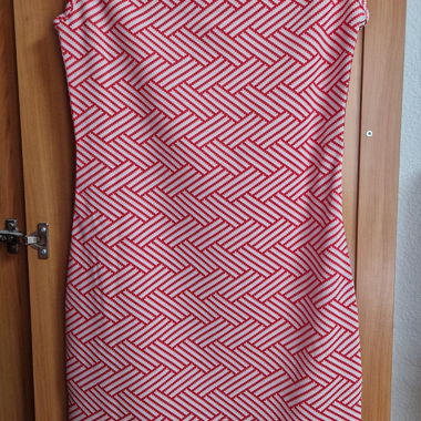 Abito rosso e bianco