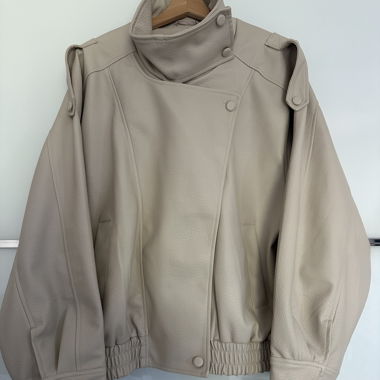 Giacca beige Zara effetto pelle virale
