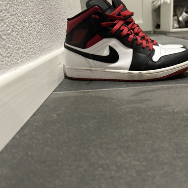 Jordan 1 mid rot weises schwarz
