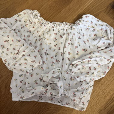 Blouse décolleté bardot à fleurs