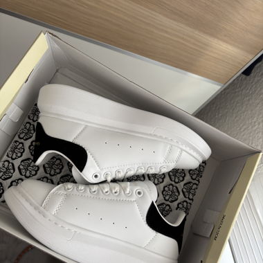 Alexander McQueen weiss und schwarz n37