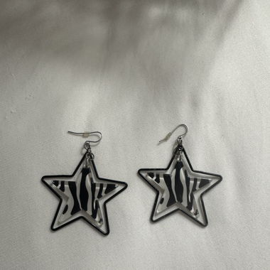 Star earrings with zebra pattern 