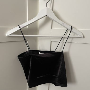 Haut court en satin noir