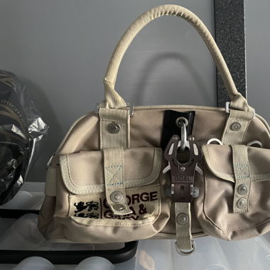 George Gina & Lucy Handtasche