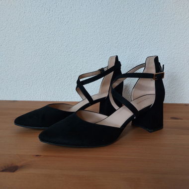 Heeled shoes