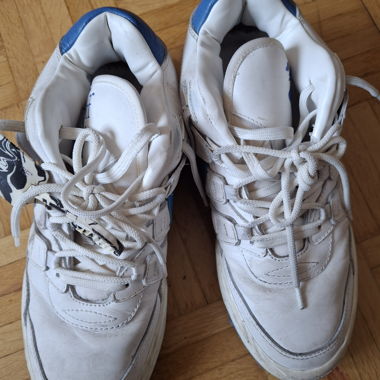 Off white - cleat mountain