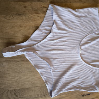 Body mit Knopfleiste