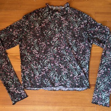 Top manica lunga trasparente nero a fiori
